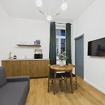 M9 Centre - 7 Min To Old Town *