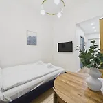 M9 Centre - 7 Min To Old Town Apartment