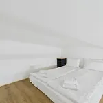 M9 Centre - 7 Min To Old Town *