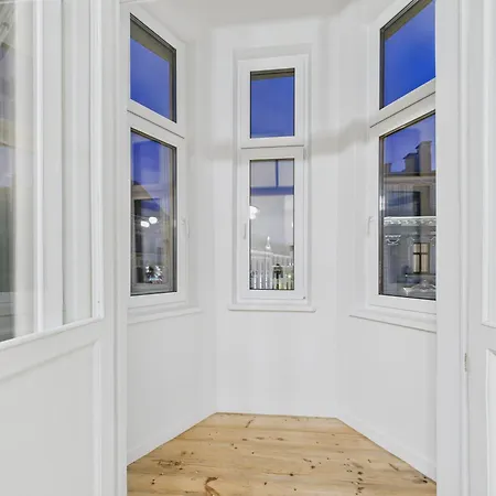 M9 Centre - 7 Min To Old Town Apartment