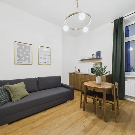 M9 Centre - 7 Min To Old Town Apartment *