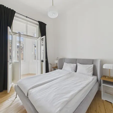 M9 Centre - 7 Min To Old Town Apartment
