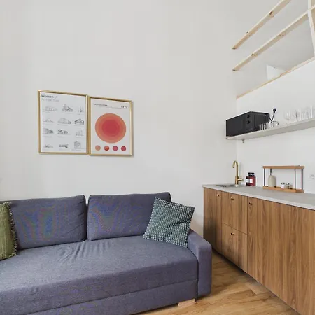 M9 Centre - 7 Min To Old Town Apartment